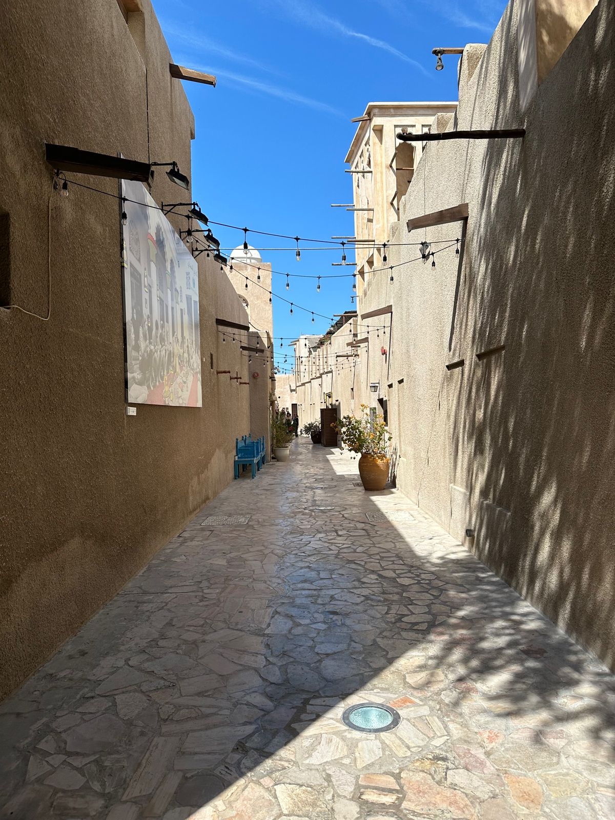 バスタキア地区。
日本で言う江戸村のような歴史的な街並みを残した場所にきま...