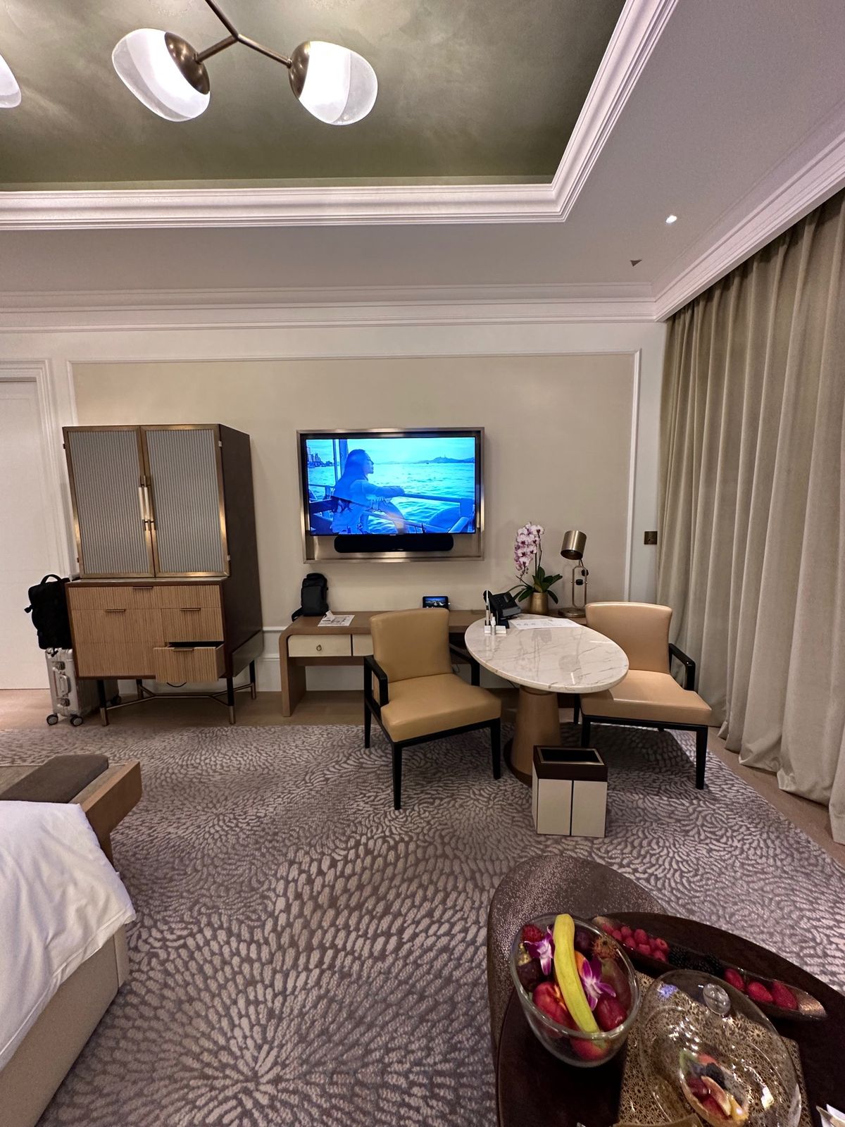 エミレーツパレスのお部屋
今日は王族になった気持ちで魔法の絨毯に乗る夢を見...