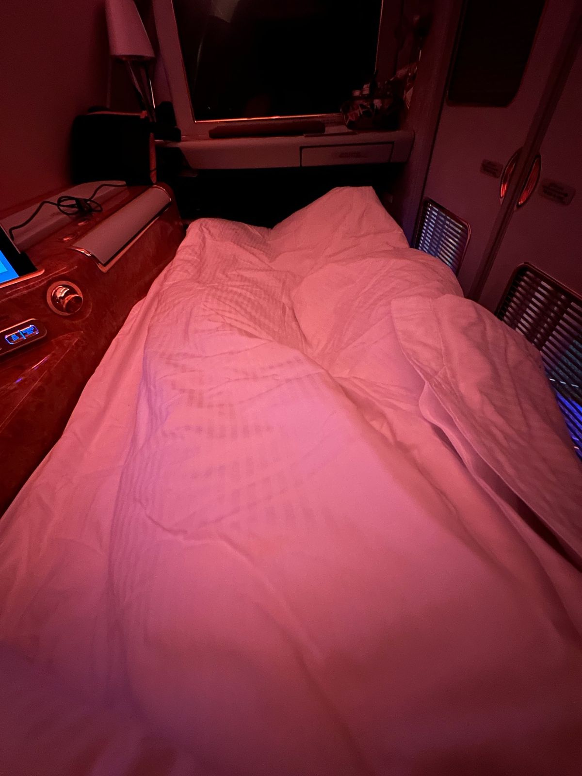 フルフラットで布団もついてきました
心地よさと共にこれに慣れてしまう事に恐...