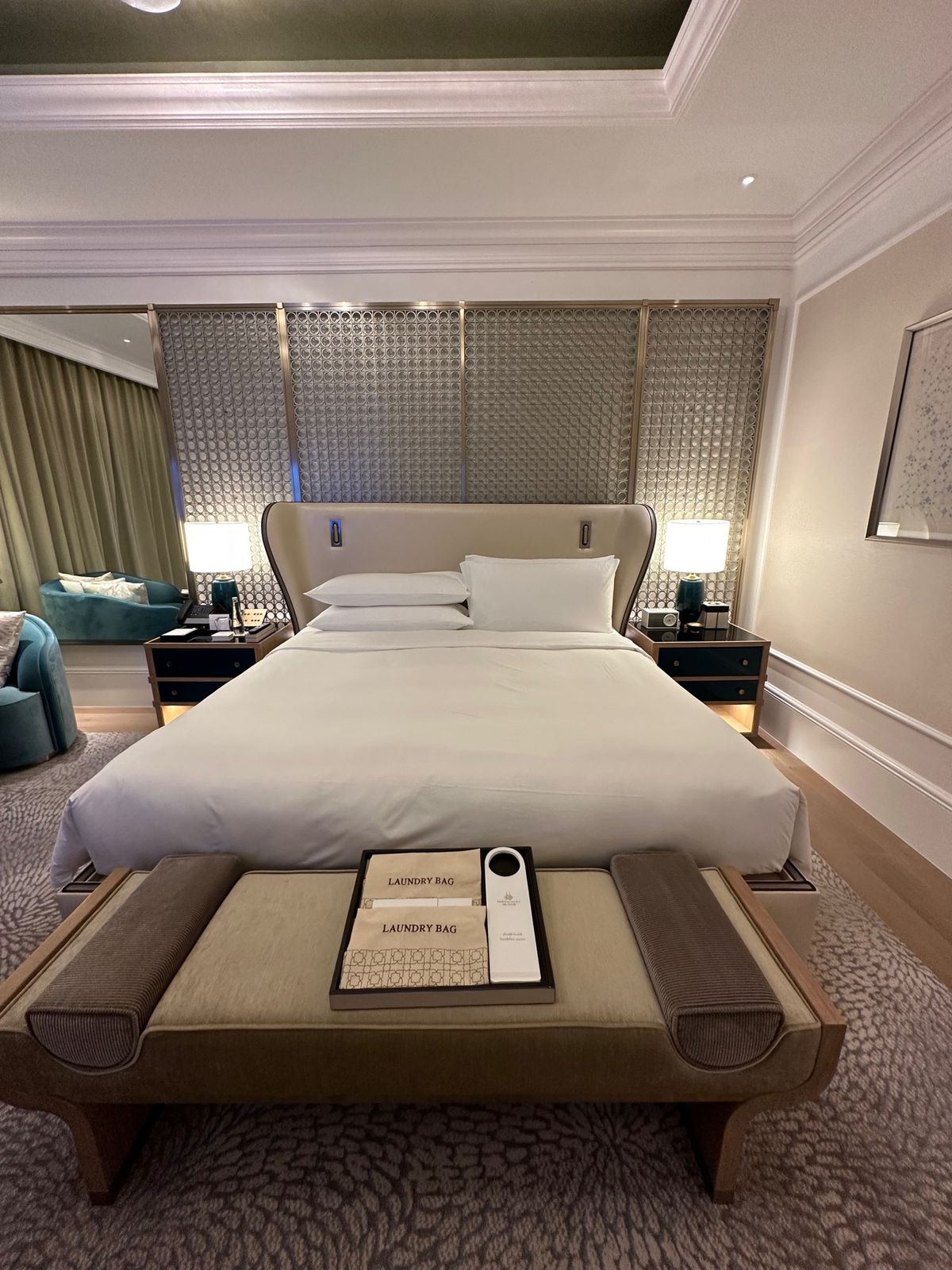 エミレーツパレスのお部屋
今日は王族になった気持ちで魔法の絨毯に乗る夢を見...