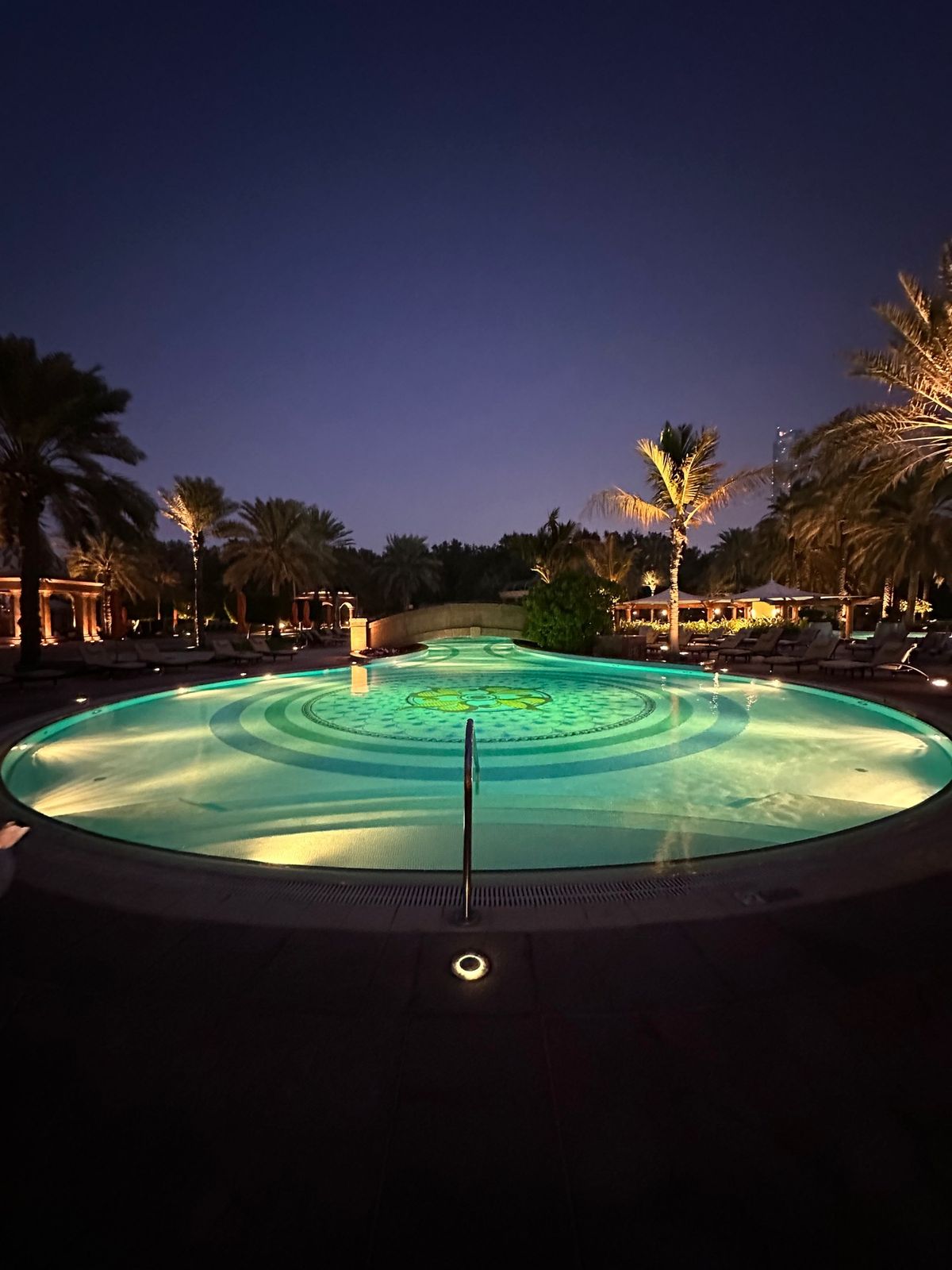 ホテルはエミレーツパレスという400室あるうち王族用に100室は空けておく...