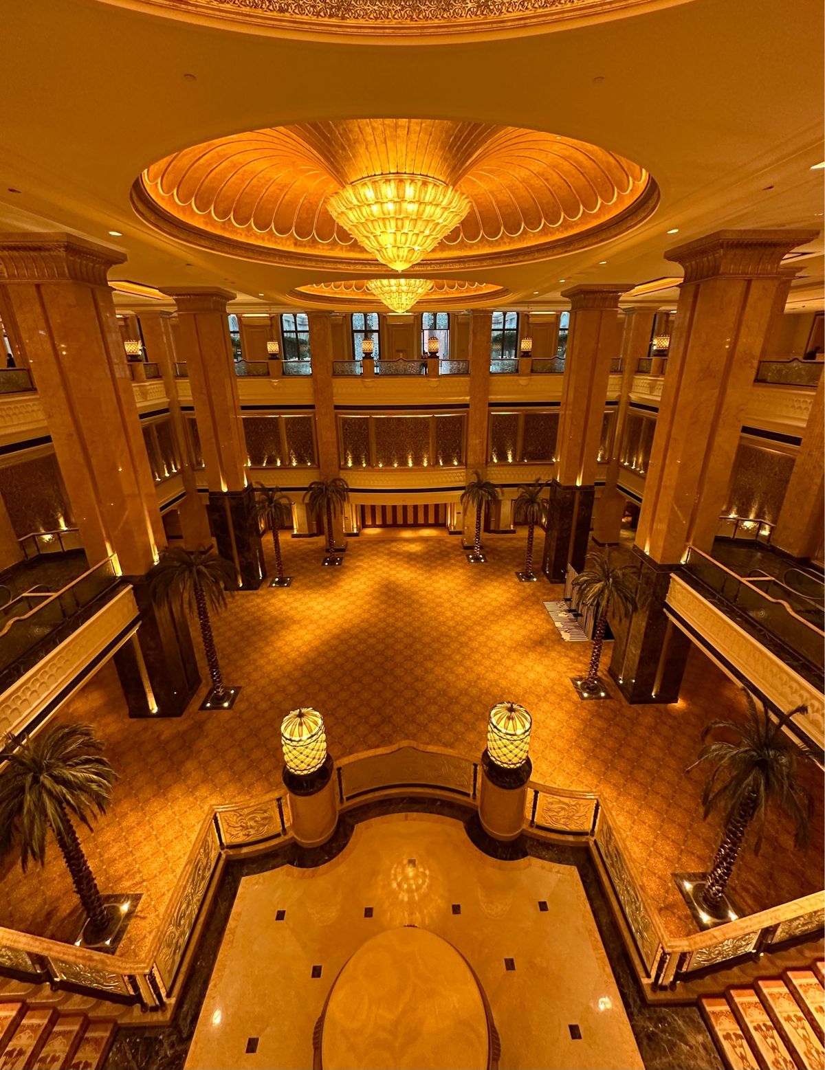 ホテルはエミレーツパレスという400室あるうち王族用に100室は空けておく...