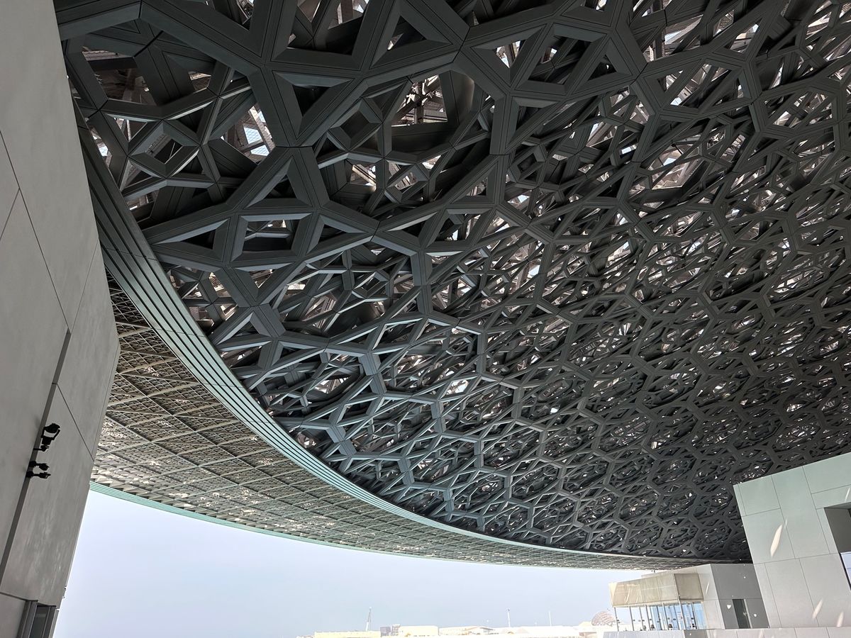 ルーブルアブダビへ
建物が無駄にお金がかかっていて面白い