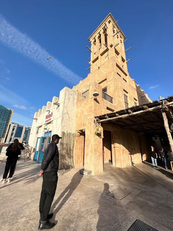 アラブ首長国連邦・ドバイ「ドバイで豪遊する旅」の写真：運河を越えたらジャパニーズレストランでト...