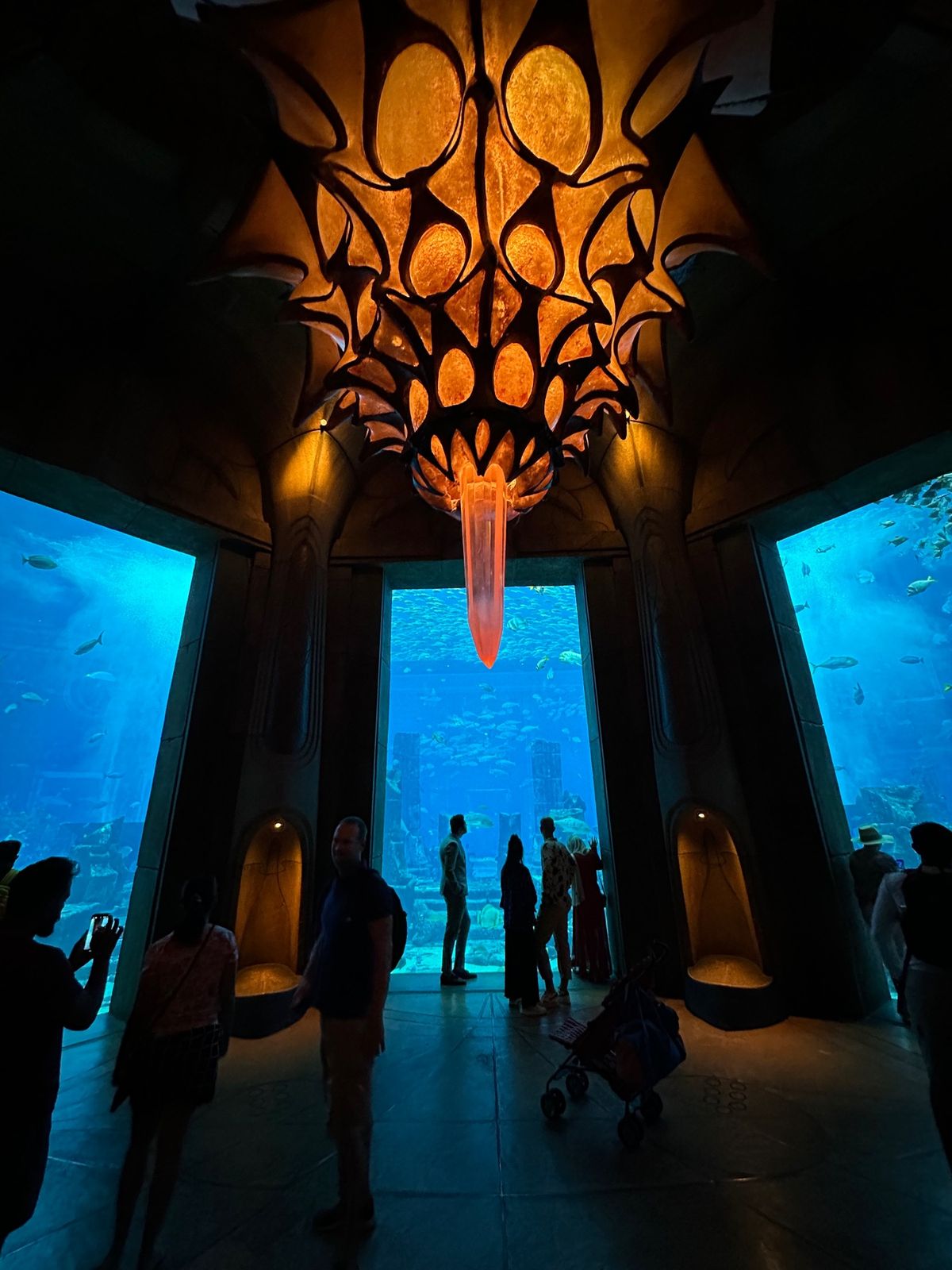 3泊目はドバイに戻り、巨大な人工島のパームジュメイラ先端にあるアトランティ...