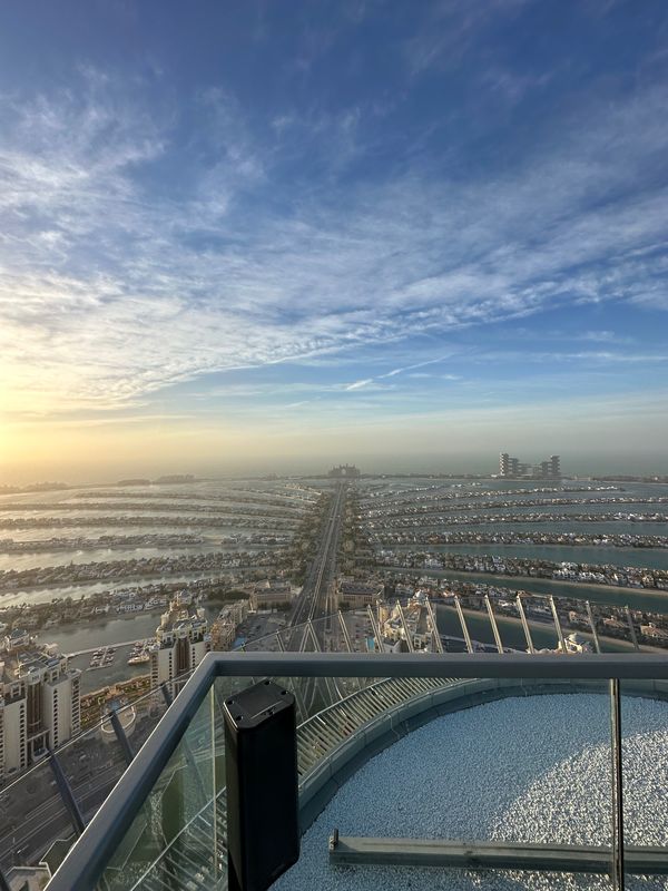 アラブ首長国連邦・ドバイ「ドバイで豪遊する旅」の写真：パームジュメイラの全貌を見られる展望台ザ...