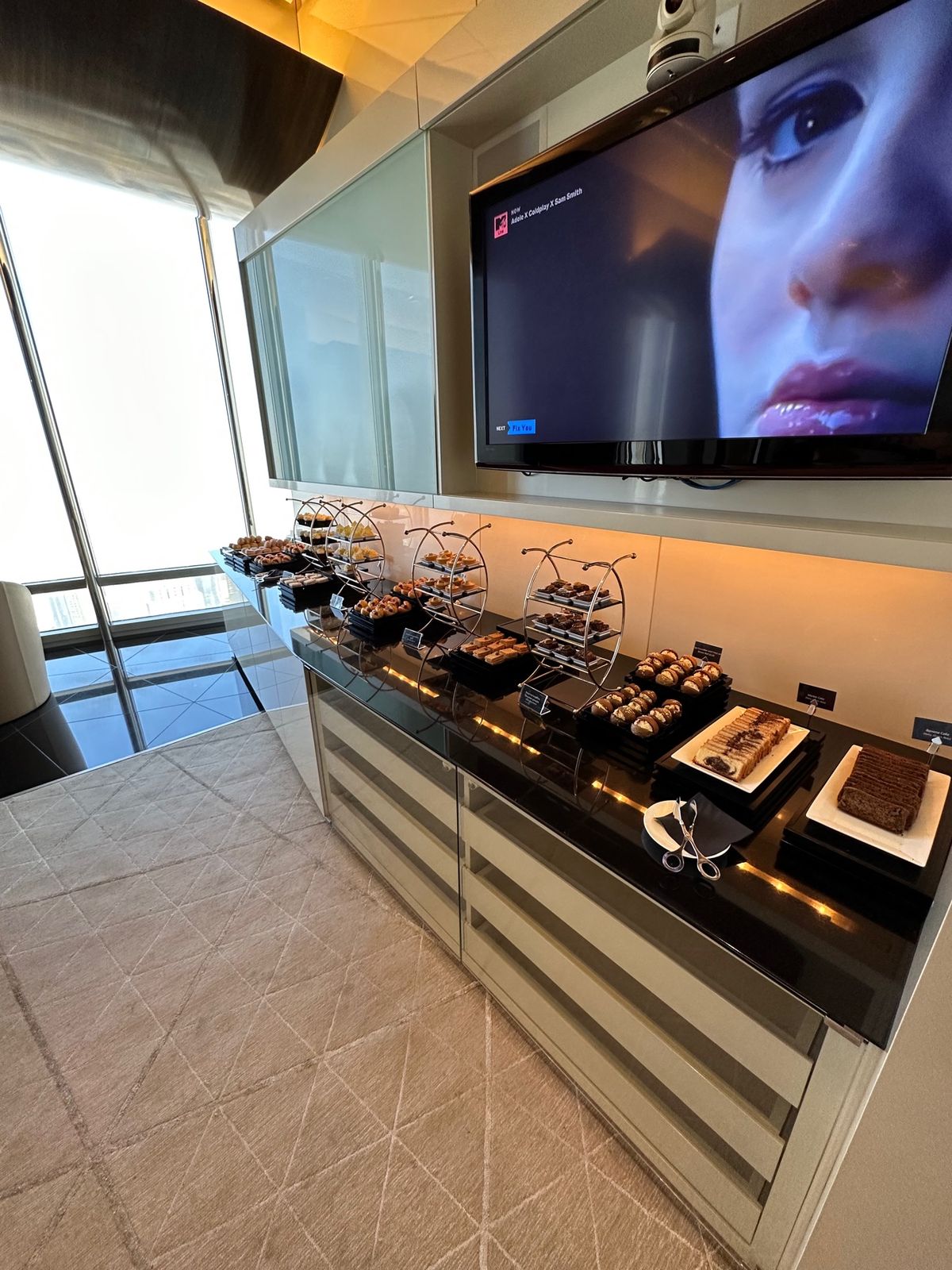 ブルジュハリファ155階のザラウンジ
これで3万円弱は高いけどプライスレス