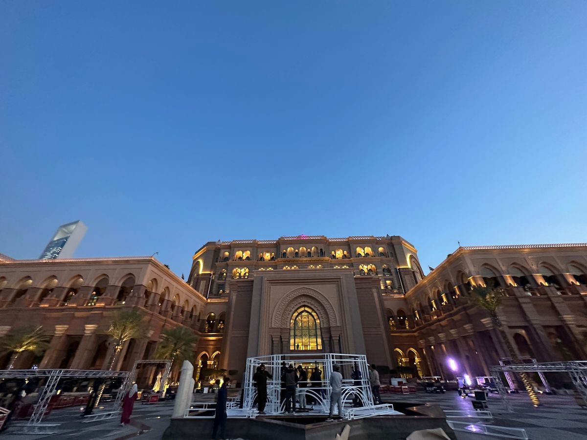 ホテルはエミレーツパレスという400室あるうち王族用に100室は空けておく...