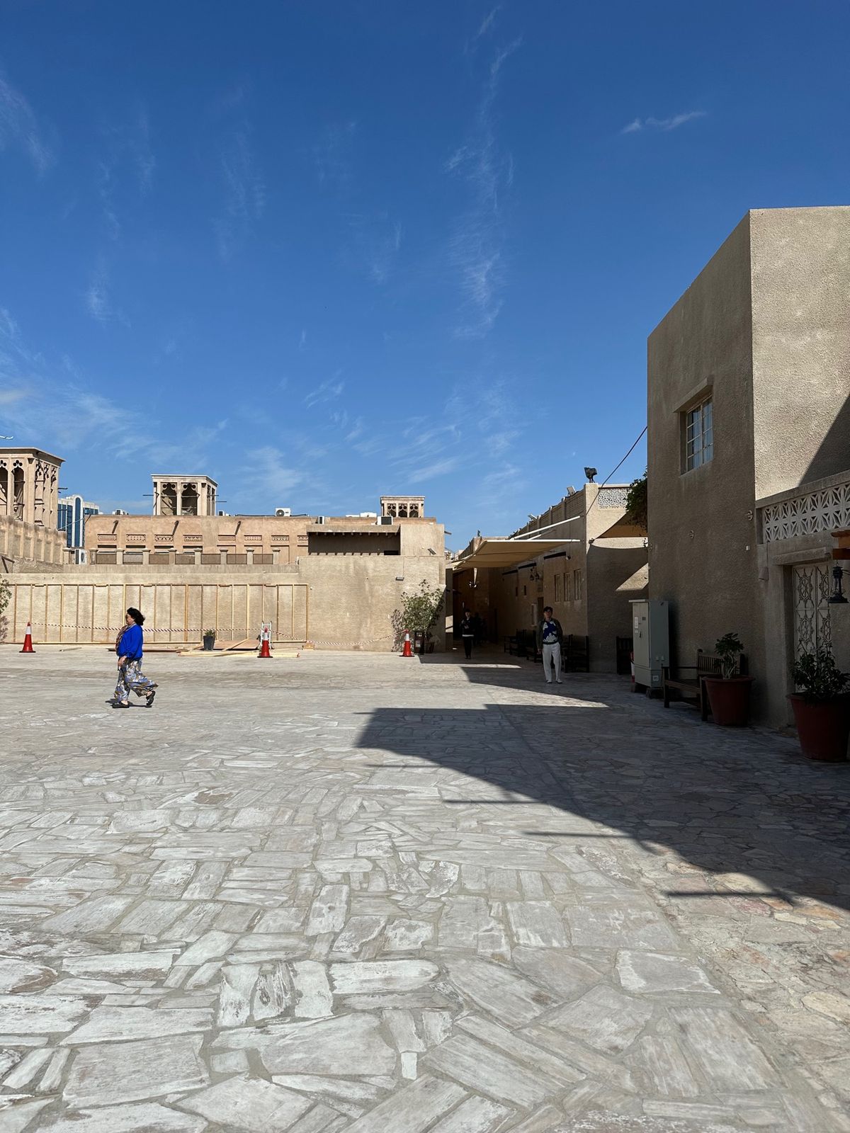 バスタキア地区。
日本で言う江戸村のような歴史的な街並みを残した場所にきま...