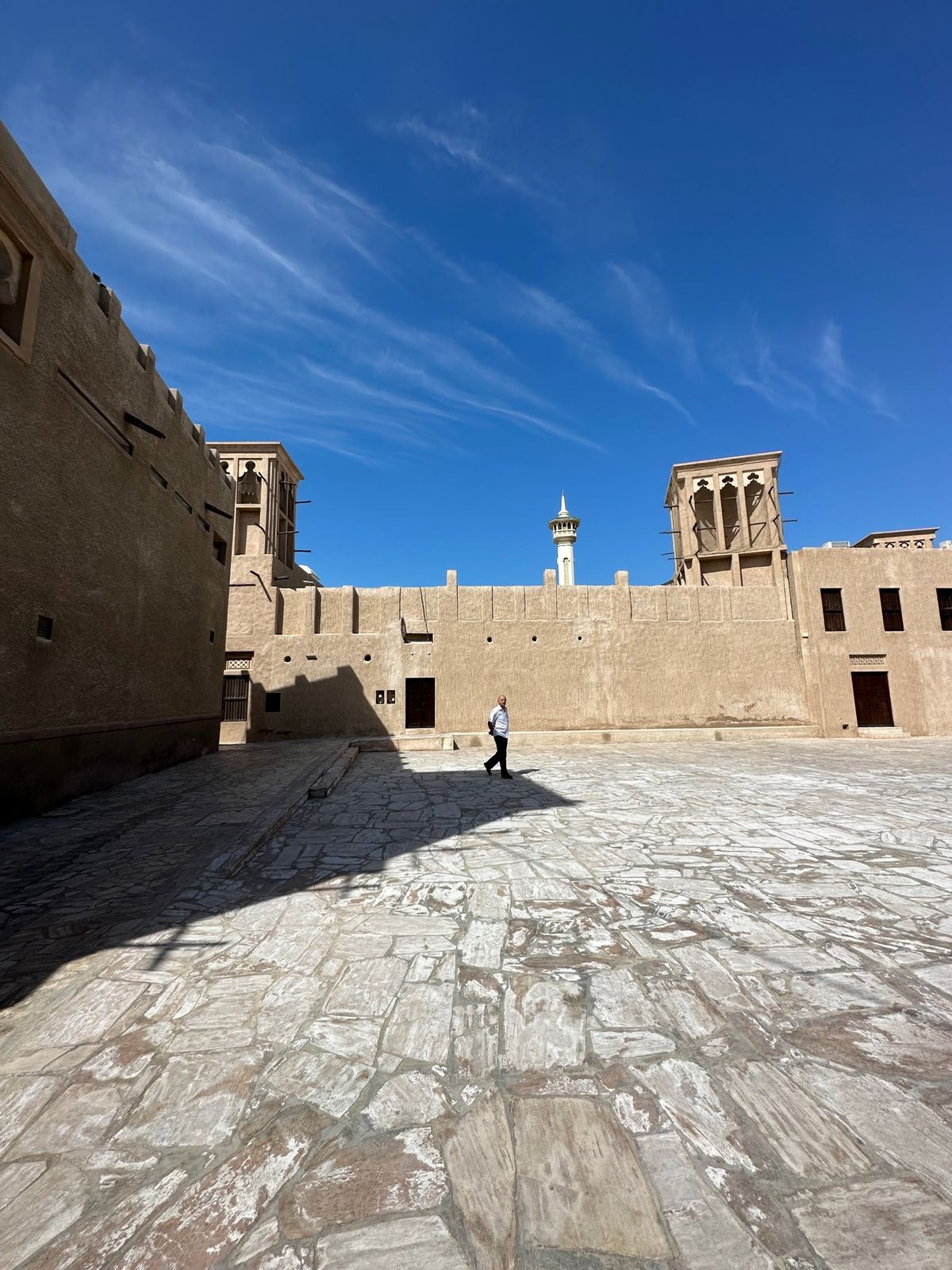 バスタキア地区。
日本で言う江戸村のような歴史的な街並みを残した場所にきま...