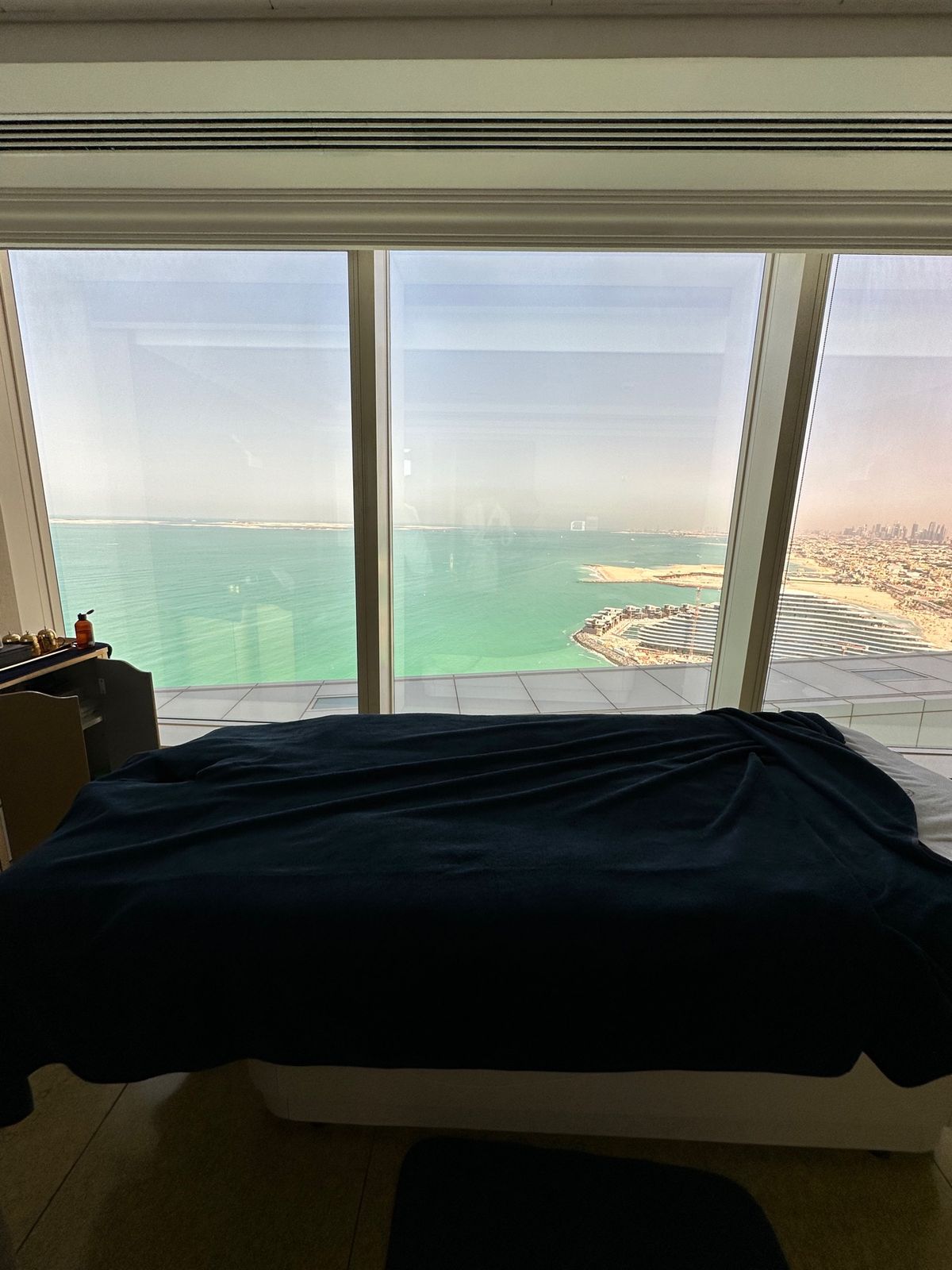 せっかくなので旅の疲れを取ろうとボディトリートメントを受けてみる。
旅の疲...