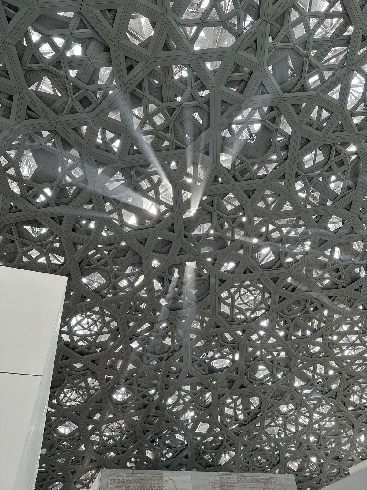 ルーブルアブダビへ
建物が無駄にお金がかかっていて面白い