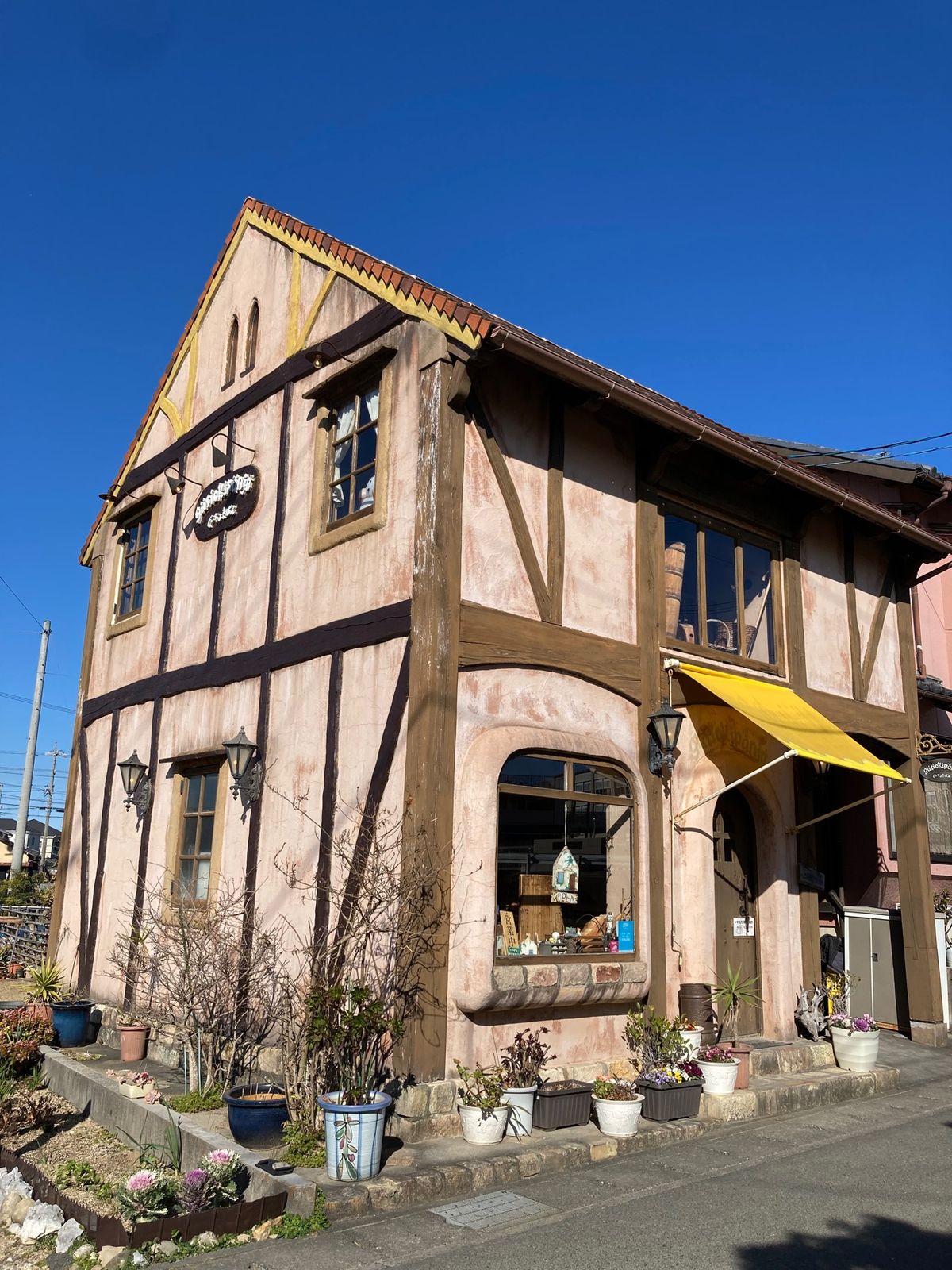 ホテルに戻る前に、ちょっと寄り道して《ぐーちょきぱん》というベーカリーで翌...