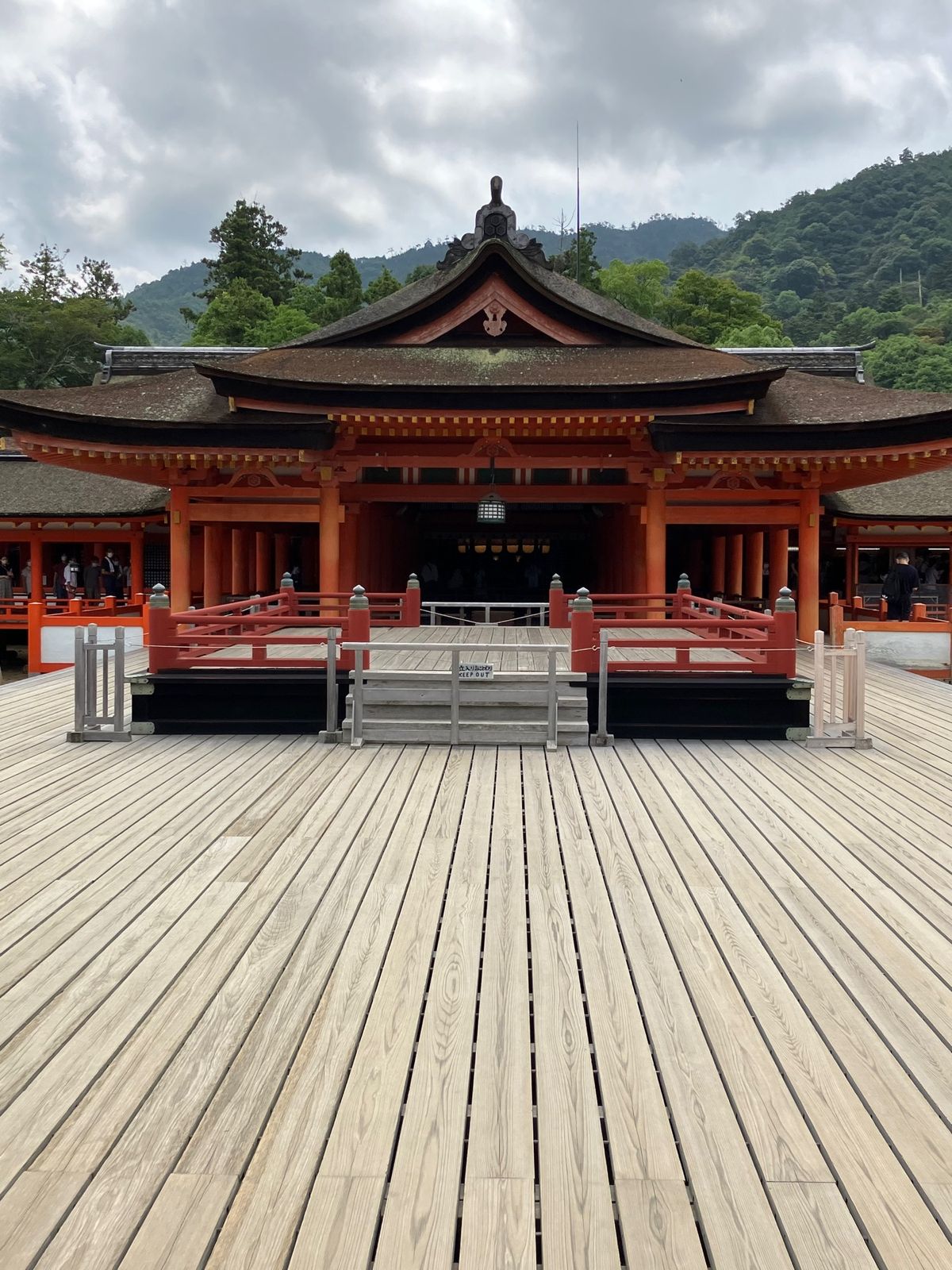 世界遺産の宮島の鳥居が修理中😭