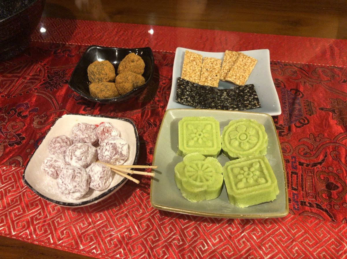 九份で飲茶。めっちゃ人が多くて身動きが取れないほどだった。