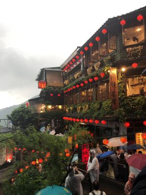 九份で飲茶。めっちゃ人が多くて身動きが取れないほどだった。