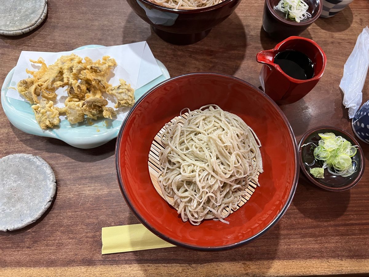 長野県上田市
●手打はつが蕎麦「おお西」
●初めて食べた「はつが蕎麦」が最...