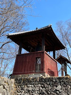 長野県上田市
●新幹線を降りると、六文銭の鎧がお出迎え！
●上田藩主の住居...