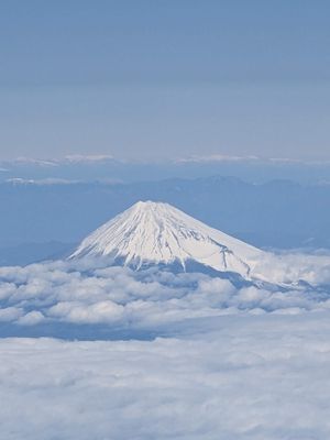 機内から。
めちゃくちゃ綺麗に富士山見えてた。
島根も楽しかったです！