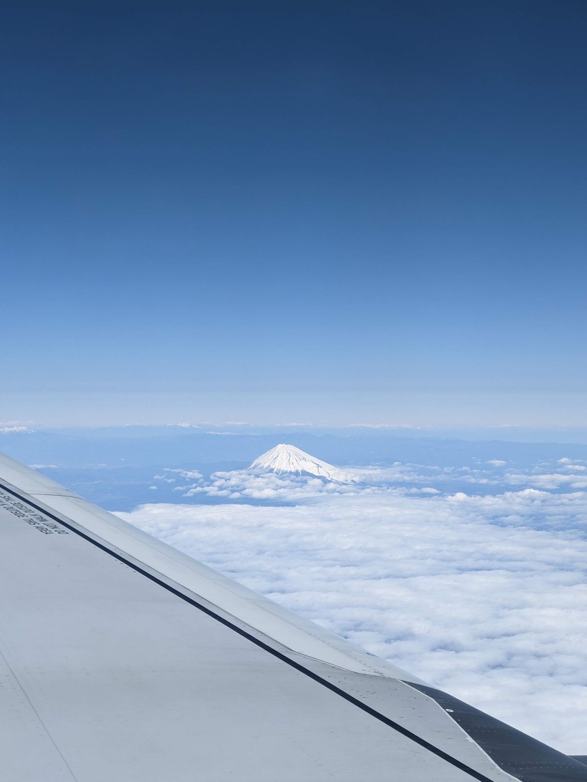 機内から。
めちゃくちゃ綺麗に富士山見えてた。
島根も楽しかったです！