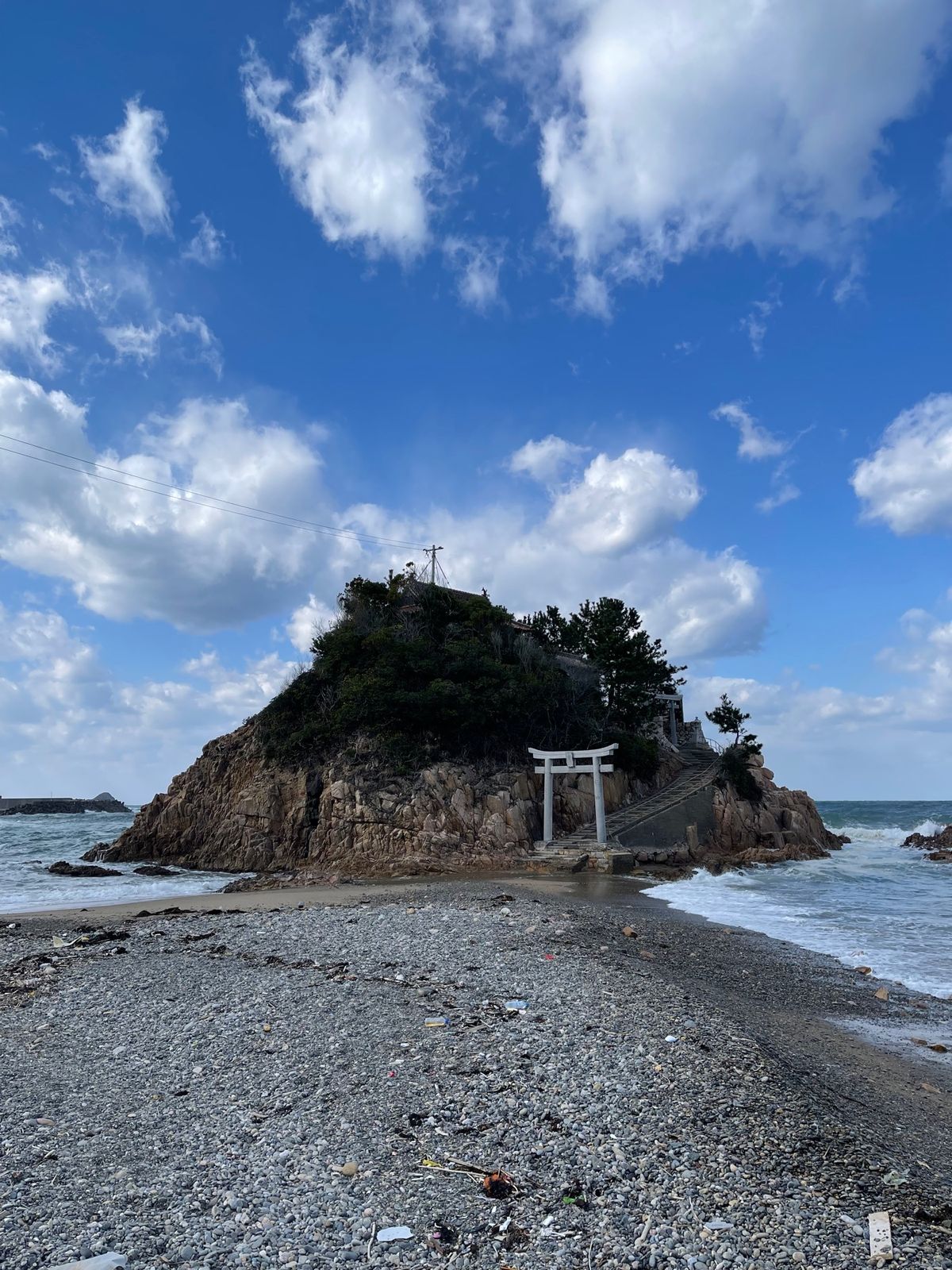 潮が引いたときだけ行ける衣毘須神社。
しっかりと晴れて良かった。

鹿児島...
