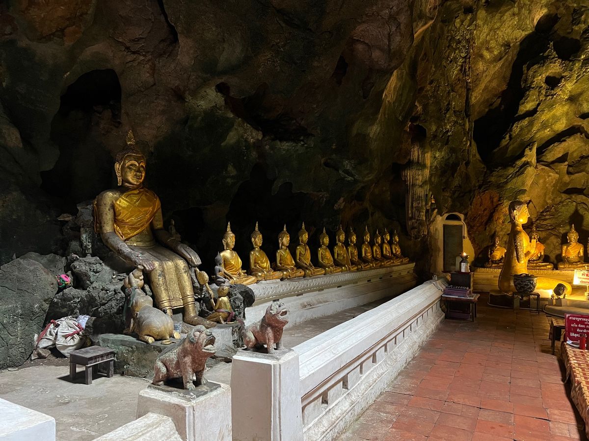 ホアヒンまで移動の途中カオルアン洞窟へ。
