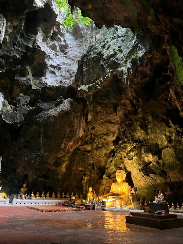 タイ・バンコク「タイ旅行」の写真：ホアヒンまで移動の途中カオルアン洞窟へ。
