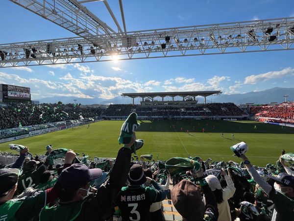 日本「Jリーグ紀行2022」の写真：松本、鹿島、仙台、神戸