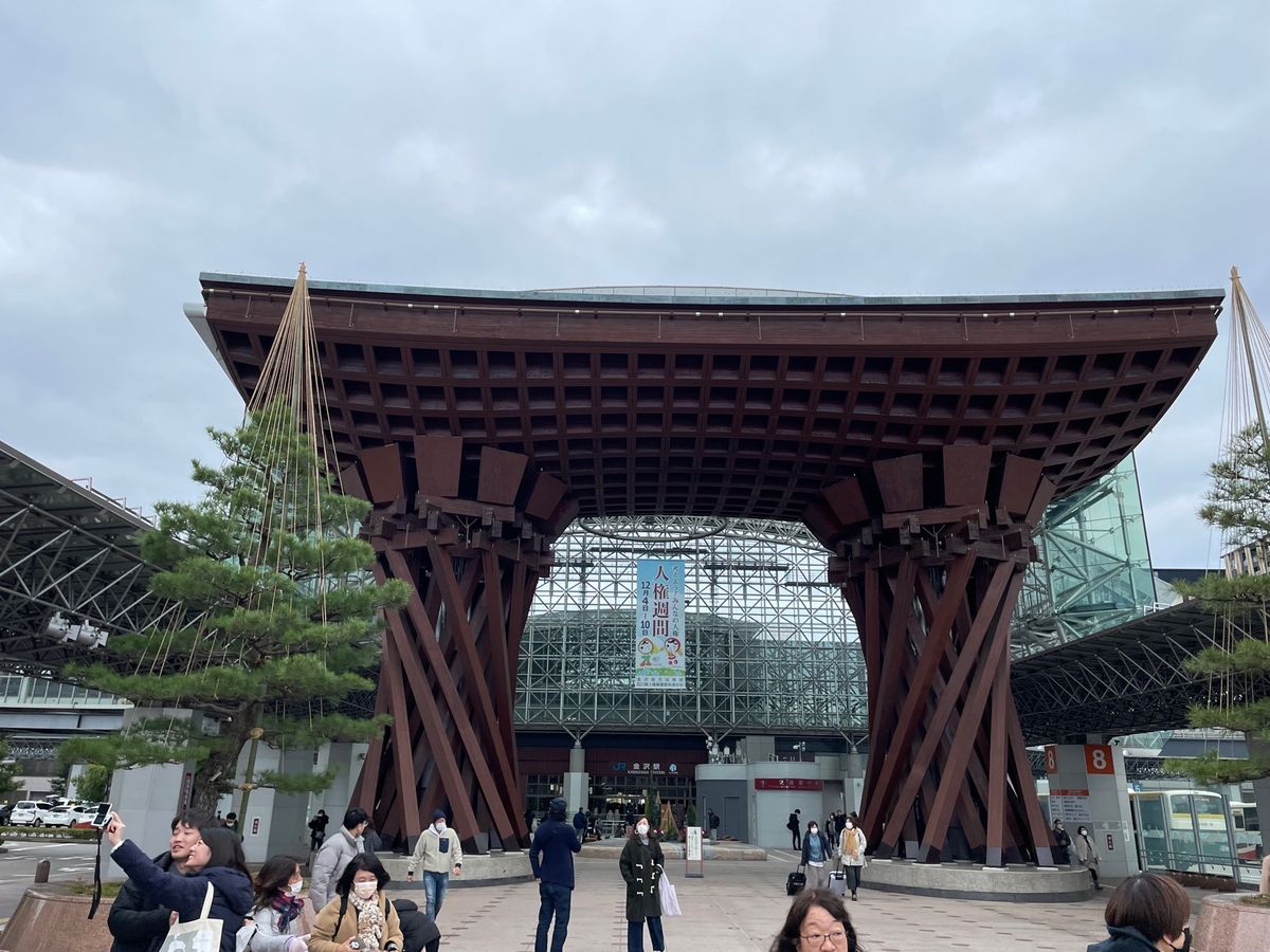 大八寿司ランチ
居酒屋　勇人で　セイコガニ
片町をぶらつく
鼓門