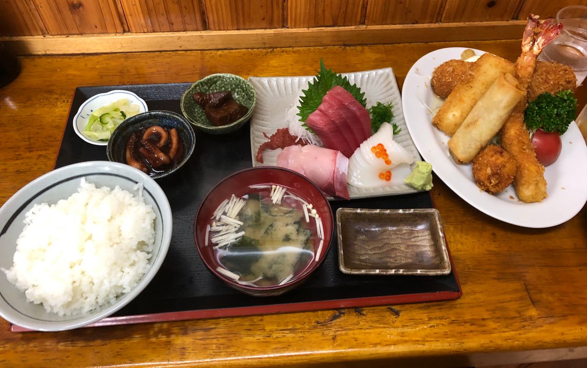 唐揚げ100円（極小）
日曜の朝食　浜めし
忘れたけど美味しい定食　朝から...