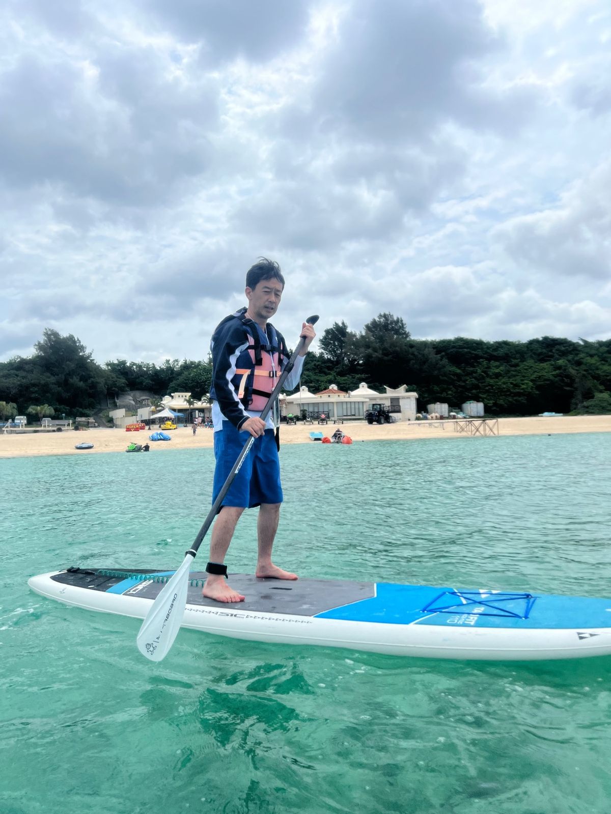 沖縄県読谷村
●ホテル日航アリビラの正面玄関
●アリビラの中庭の花壇
●S...