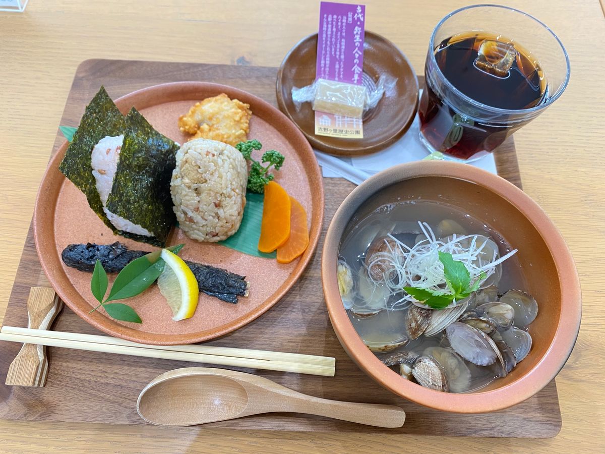 吉野ヶ里遺跡に行ってみたところ、
想像以上の広さにびっくりした🫢

竪穴住...