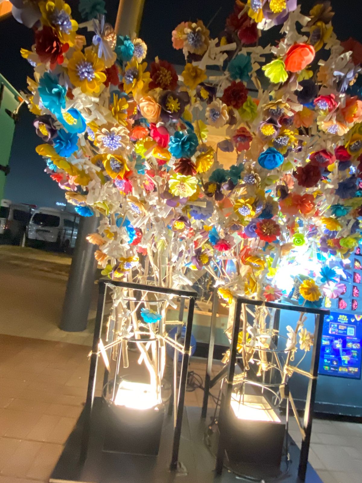 夜歩きアート県庁　NAKED GARDEN SAGA 
このプロジェクトは...