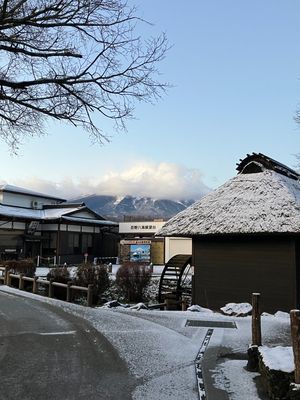 初めて忍野八海へ行きました。
池の水が透き通ってて綺麗でした。

金運の神...