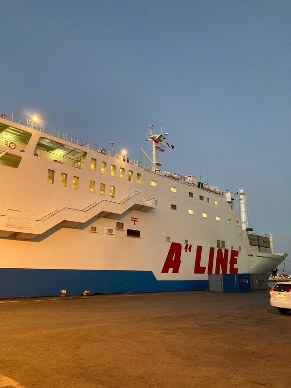 日本・沖縄県「那覇港〜鹿児島新港フェリー旅」の写真