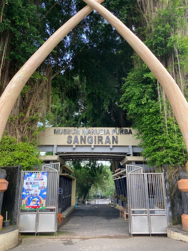 インドネシア「遺跡調査in インドネシア」の写真