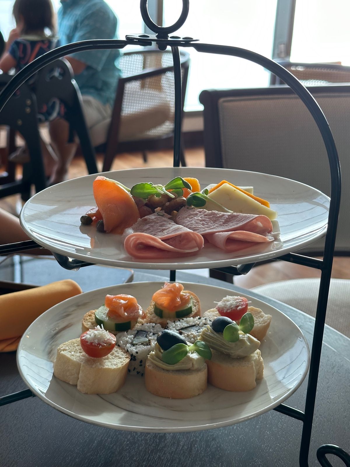 ツバキタワーにはクラブラウンジがあります。スイートとクラブラウンジ付きの部...