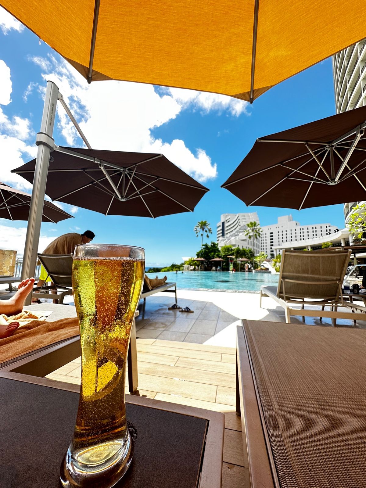 ツバキタワーのインフィニティプール

結構ホテルの客室多そうなんだけどチェ...