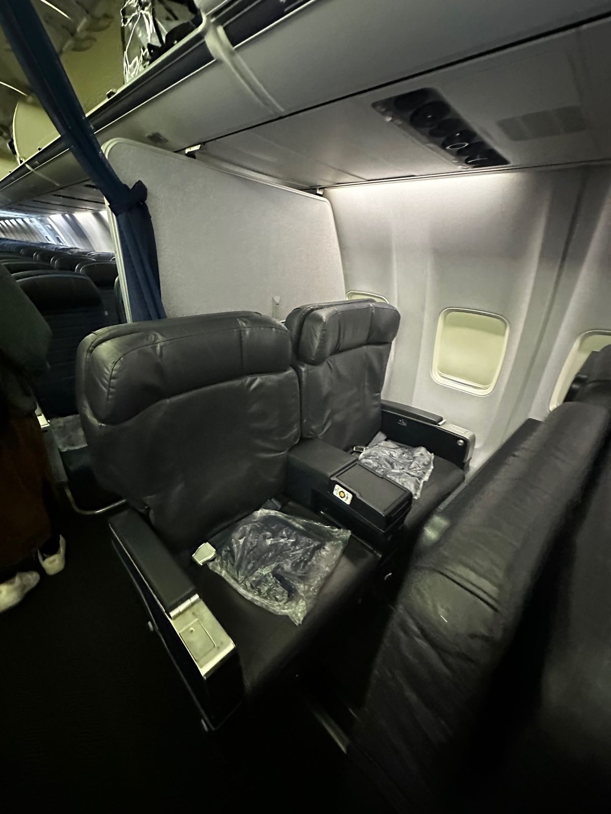 ユナイテッドグアム便ビジネスクラス
ハワイ便とは違いレトロな感じ！笑