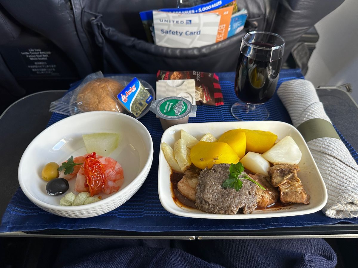 機内食はこんな感じ。
フィンエアーの機内食が恋しいな😂