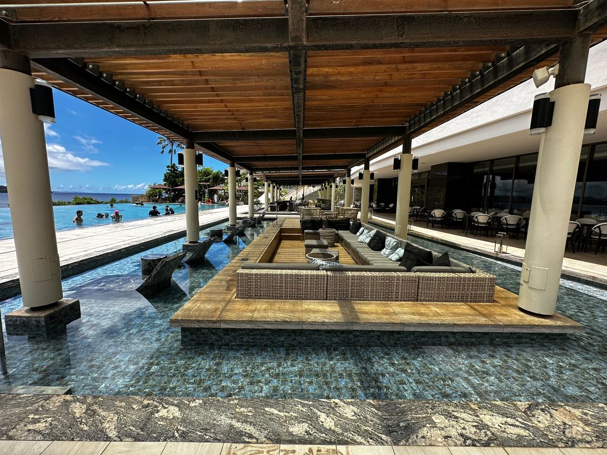 ツバキタワーのインフィニティプール

結構ホテルの客室多そうなんだけどチェ...