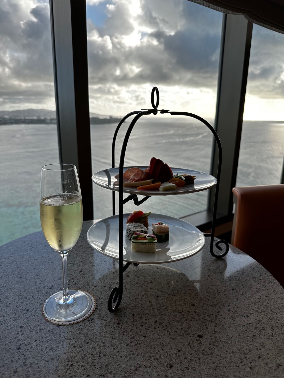 ツバキタワーにはクラブラウンジがあります。スイートとクラブラウンジ付きの部...