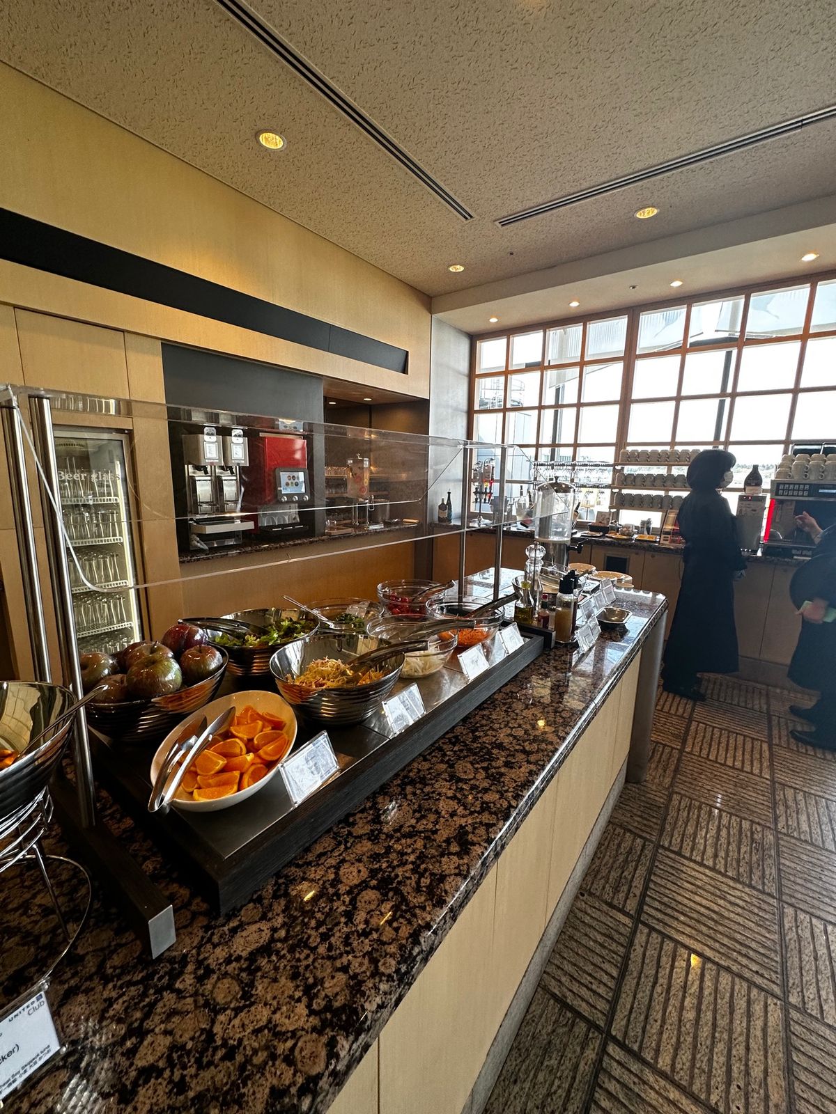 朝5時起きで成田空港へ。

グァム行きはユナイテッド航空

ユナイテッドの...