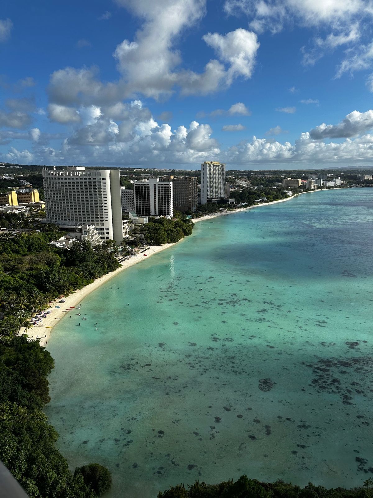 ツバキタワーにはクラブラウンジがあります。スイートとクラブラウンジ付きの部...
