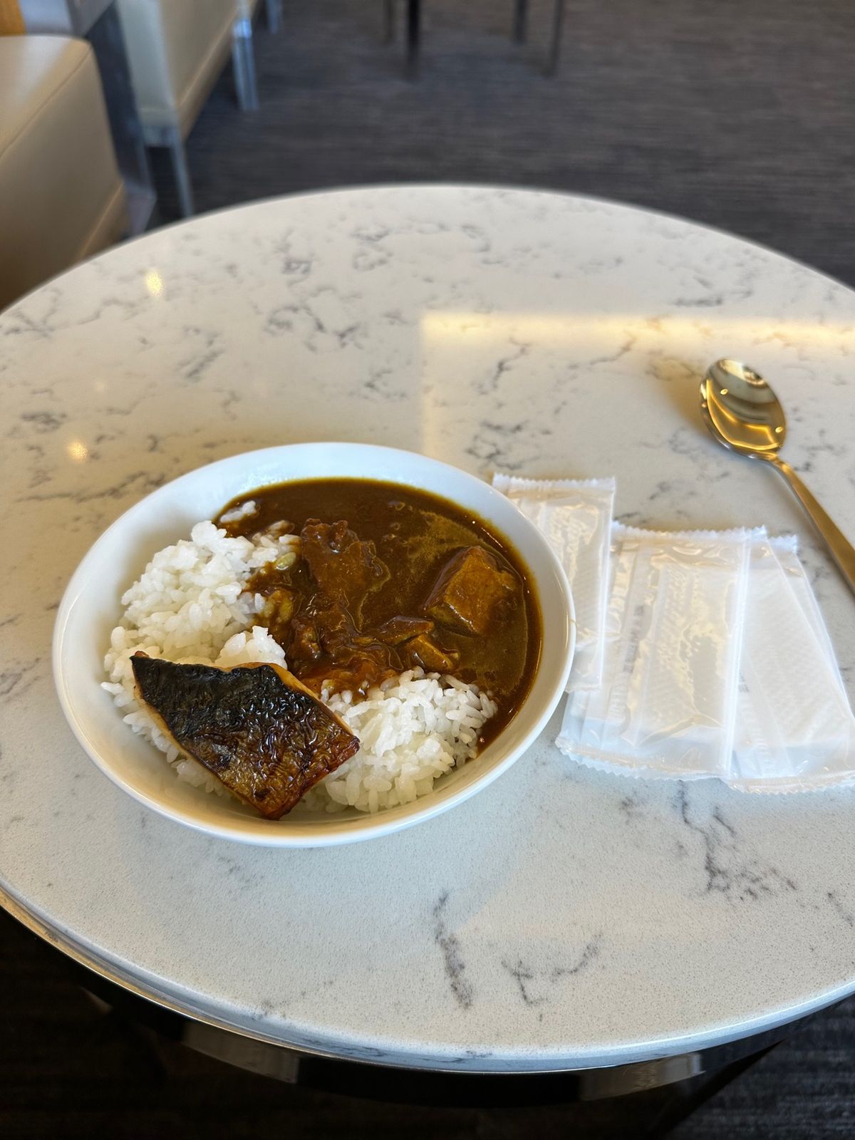 朝5時起きで成田空港へ。

グァム行きはユナイテッド航空

ユナイテッドの...