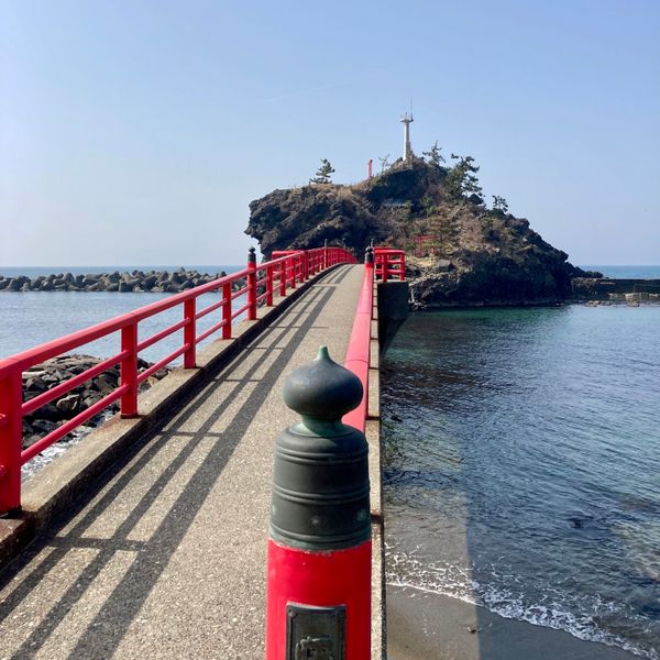 日本・新潟県「白山神社参詣と弁天岩」の写真