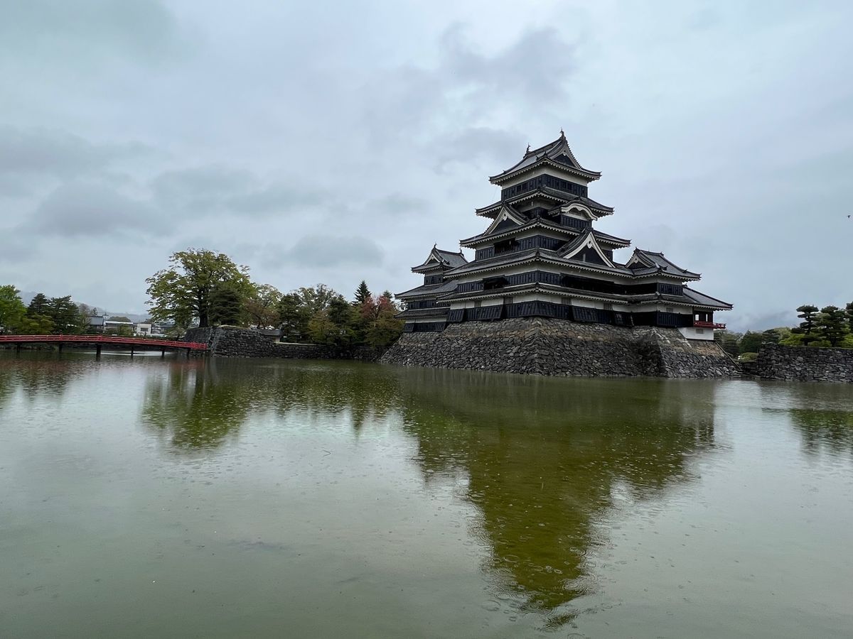 長野県松本市
●松本城

以前来た時は快晴の青空だったけど、今回は大雨！ラ...