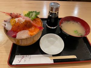 ラーメン、海鮮丼は最高でした。