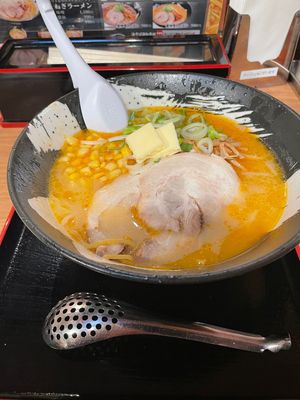 ラーメン、海鮮丼は最高でした。