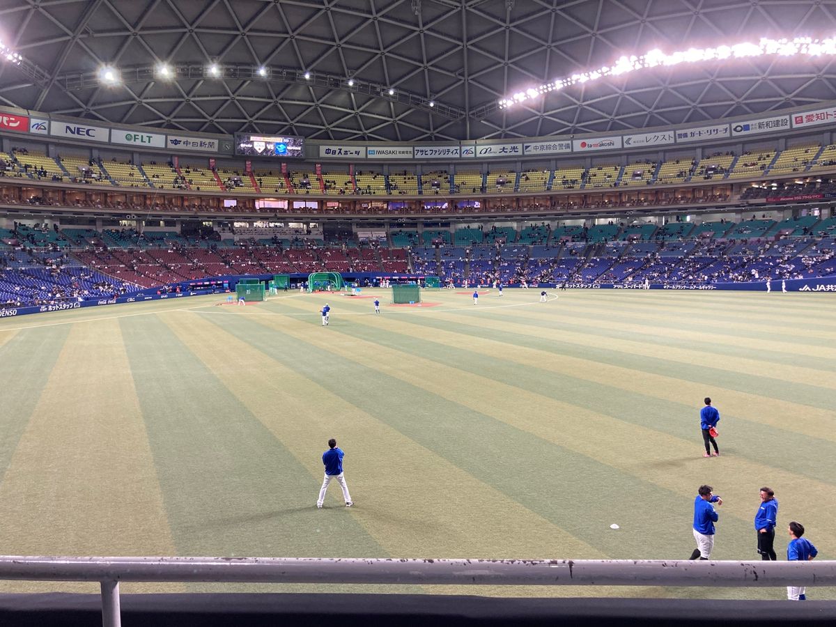 友人がチケット取っていただき。
3日はドラゴンズ応援席
4日は侍ジャパン応...